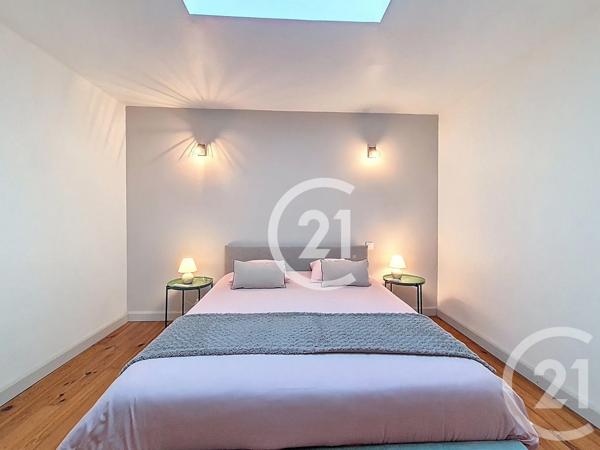 Maison à vendre  8 pièces - 205,40 m 2   ST MARTIN DE CRAU  - 13