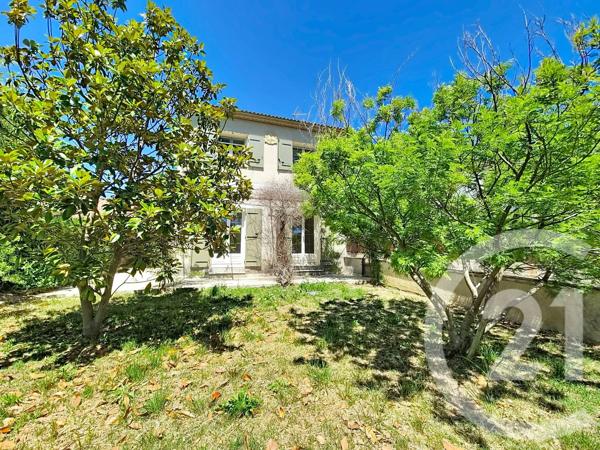 Maison à vendre  8 pièces - 205,40 m 2   ST MARTIN DE CRAU  - 13