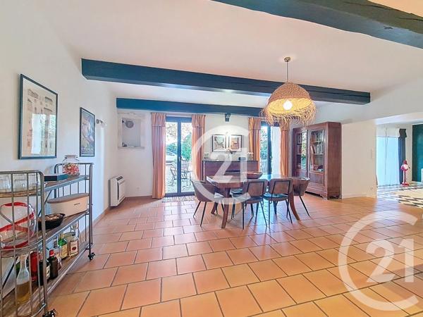 Maison à vendre  8 pièces - 205,40 m 2   ST MARTIN DE CRAU  - 13