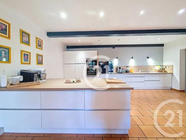 Maison à vendre  8 pièces - 205,40 m 2   ST MARTIN DE CRAU  - 13