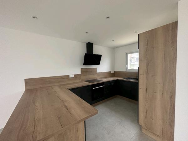 Saint-Georges-de-Didonne (17110) 

Située dans le charmant quartier de Saint-Georges-de-Didonne, cette somptueuse villa de style vous offre un ca