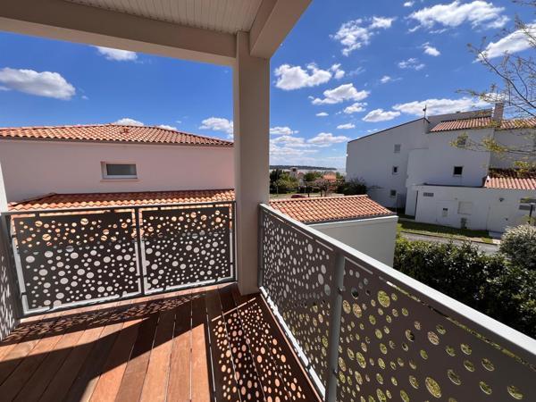 Saint-Georges-de-Didonne (17110) 

Située dans le charmant quartier de Saint-Georges-de-Didonne, cette somptueuse villa de style vous offre un ca