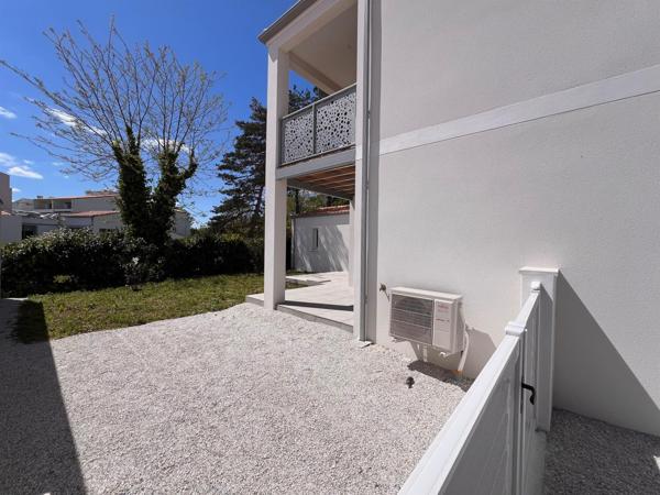 Saint-Georges-de-Didonne (17110) 

Située dans le charmant quartier de Saint-Georges-de-Didonne, cette somptueuse villa de style vous offre un ca