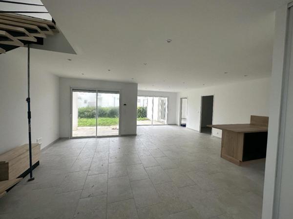 Saint-Georges-de-Didonne (17110) 

Située dans le charmant quartier de Saint-Georges-de-Didonne, cette somptueuse villa de style vous offre un ca