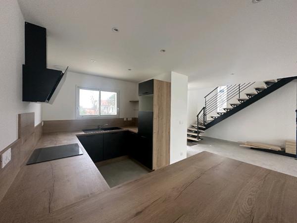 Saint-Georges-de-Didonne (17110) 

Située dans le charmant quartier de Saint-Georges-de-Didonne, cette somptueuse villa de style vous offre un ca