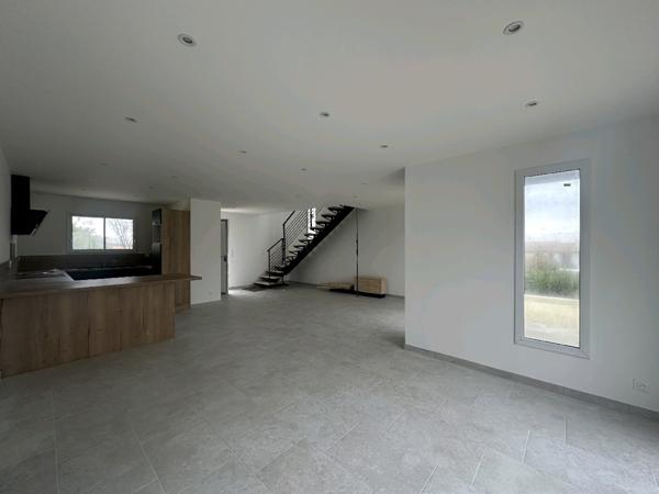 Saint-Georges-de-Didonne (17110) 

Située dans le charmant quartier de Saint-Georges-de-Didonne, cette somptueuse villa de style vous offre un ca