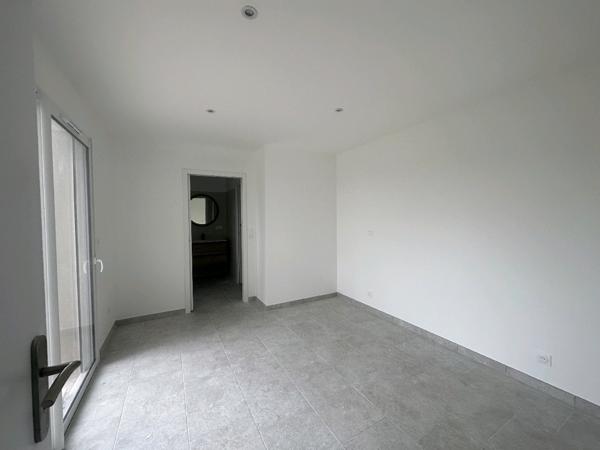 Saint-Georges-de-Didonne (17110) 

Située dans le charmant quartier de Saint-Georges-de-Didonne, cette somptueuse villa de style vous offre un ca