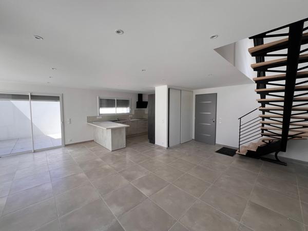 Saint-Georges-de-Didonne (17110) 

Située dans le charmant quartier de Saint-Georges-de-Didonne, cette somptueuse villa de style vous offre un ca