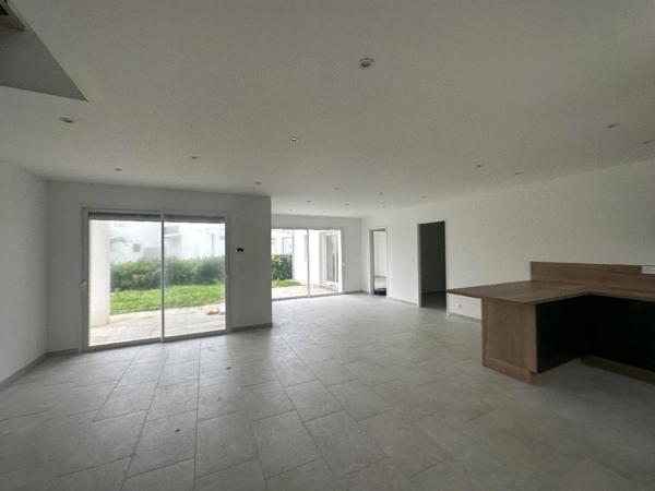 Saint-Georges-de-Didonne (17110) 

Située dans le charmant quartier de Saint-Georges-de-Didonne, cette somptueuse villa de style vous offre un ca