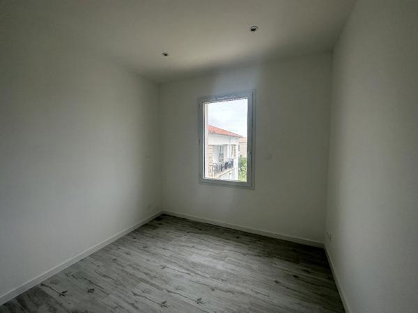 Saint-Georges-de-Didonne (17110) 

Située dans le charmant quartier de Saint-Georges-de-Didonne, cette somptueuse villa de style vous offre un ca