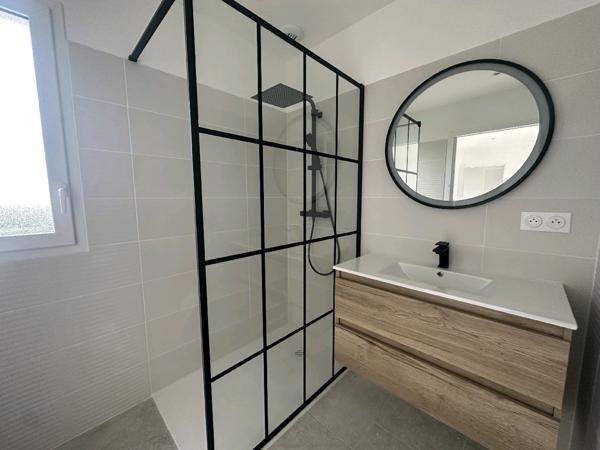 Saint-Georges-de-Didonne (17110) 

Située dans le charmant quartier de Saint-Georges-de-Didonne, cette somptueuse villa de style vous offre un ca