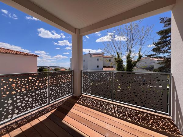 Saint-Georges-de-Didonne (17110) 

Située dans le charmant quartier de Saint-Georges-de-Didonne, cette somptueuse villa de style vous offre un ca