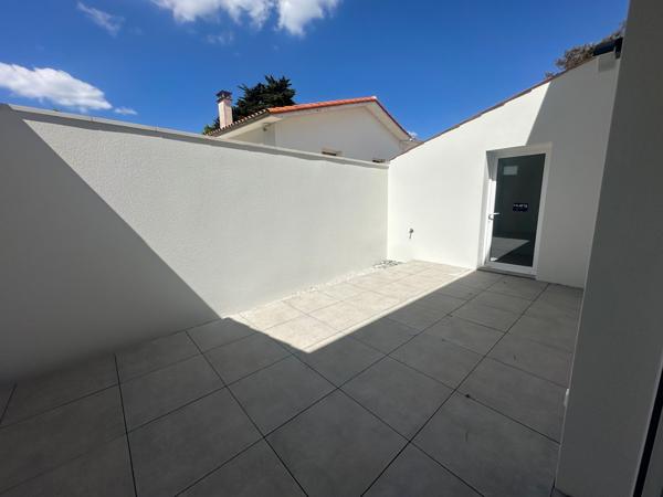 Saint-Georges-de-Didonne (17110) 

Située dans le charmant quartier de Saint-Georges-de-Didonne, cette somptueuse villa de style vous offre un ca