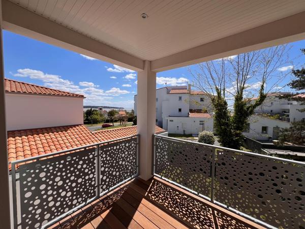 Saint-Georges-de-Didonne (17110) 

Située dans le charmant quartier de Saint-Georges-de-Didonne, cette somptueuse villa de style vous offre un ca