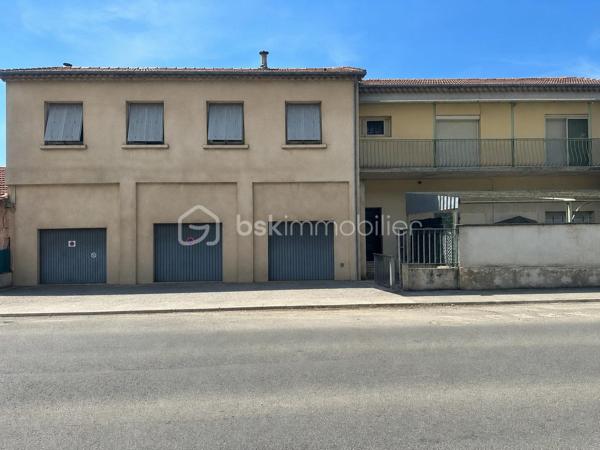 Situé  a Saint Martin de Valgalgues 
A 2 pas du secteur de l’hôpital d’Ales et du centre commercial , des écoles , des collèges ,des lycées  et la proximité des  centres médicaux .
 Je vous propose un ensemble immobilier , un lot de 4 appartements édifié sur plus de 1200 m2  ,
Qui comprend 4 appartements qui totalise 245 m2 ainsi que 3 garages d’une surface de 30 m2 envir chacun 
Une surface de  plus de 500 m2  de cette parcelle constructible  peut être détaché de cette vente  , 
il est possible d’acquérir  ce bien  avec 693 M2 ,
La taxe foncière s’élève à 3626 euros pour l’année 2025 
Concernant les loyers annuelles sont de 20 851 euros Hors charge 
Les charges sont le chauffage au gaz de ville 100 euros approximatif par mois par location 
Et les taxes : ordures ménagères sont de 648  Euros à l’année pour l’ensemble des 4 locations 
Il ya des travaux de rafraîchissement à prévoir dans l’ensemble de chaque appartement .
Chaque entrée est indépendante ,
Chaque location possède une terrasse ou un balcon et un moyen de stationner ,un parking ou un garage .
 Je reste disponible  afin de répondre à vos attentes ,
Vous souhaitez avoir plus d’informations  complémentaires sur ce bien ?
Je reste à votre écoute  du Lundi au dimanche.