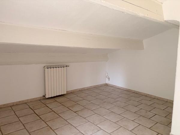 Maison à louer 890 € CC St-Thibéry 4 p 117 m² DPE C