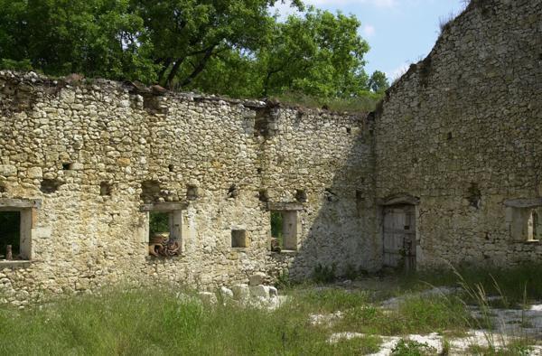 Laroque-Timbaut (47340) ANCIENNE FERME AVEC BOIS ET PRAIRIES
