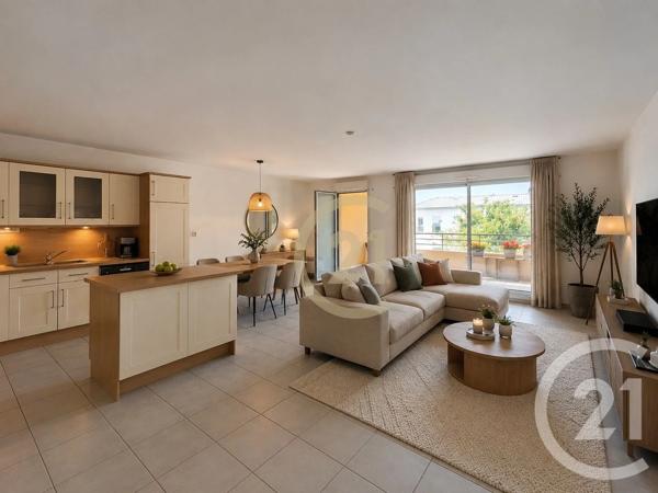 Appartement F3 à vendre  3 pièces - 70 m 2   UZES  - 30