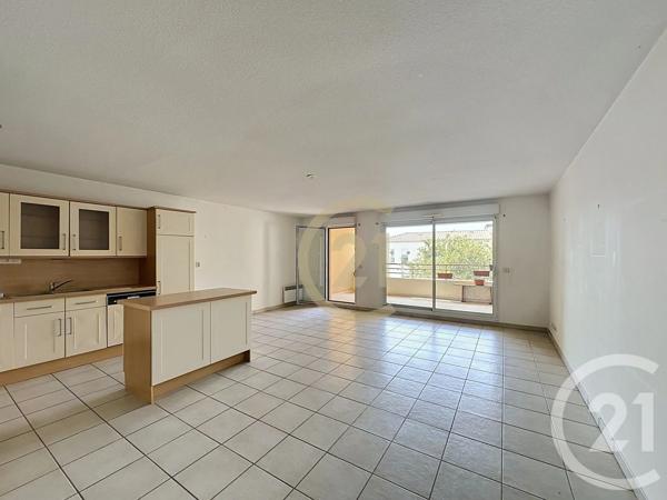 Appartement F3 à vendre  3 pièces - 70 m 2   UZES  - 30