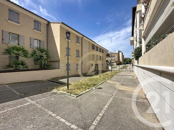 Appartement F3 à vendre  3 pièces - 70 m 2   UZES  - 30