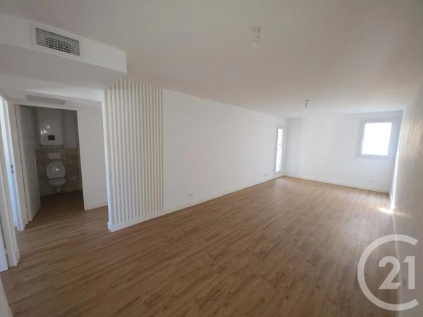 Appartement F3 à vendre  3 pièces - 70 m 2   UZES  - 30