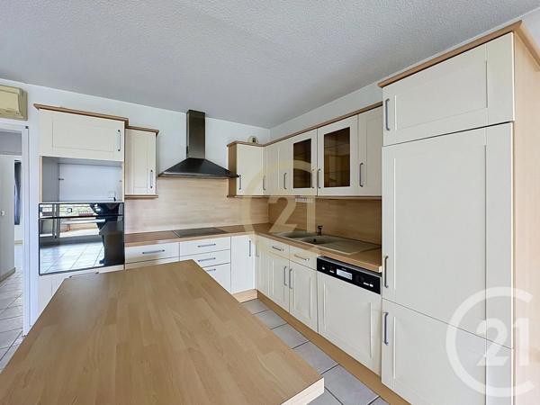 Appartement F3 à vendre  3 pièces - 70 m 2   UZES  - 30