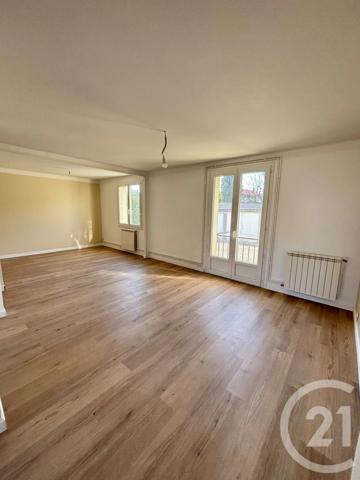 Appartement F3 à vendre  3 pièces - 70 m 2   UZES  - 30