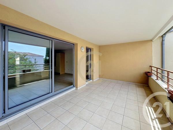 Appartement F3 à vendre  3 pièces - 70 m 2   UZES  - 30