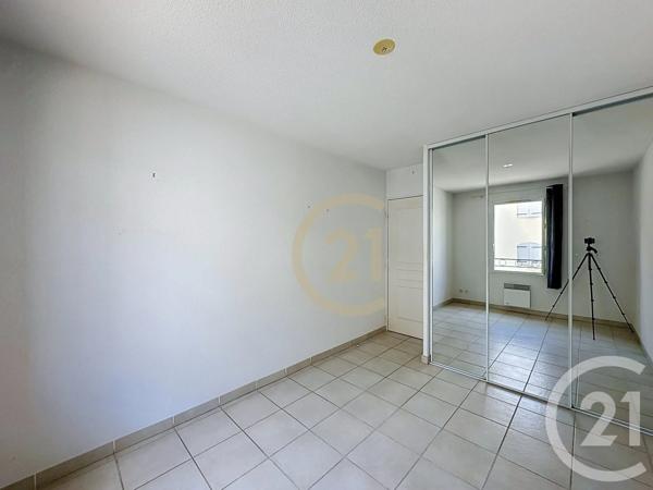 Appartement F3 à vendre  3 pièces - 70 m 2   UZES  - 30