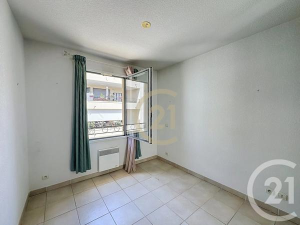 Appartement F3 à vendre  3 pièces - 70 m 2   UZES  - 30