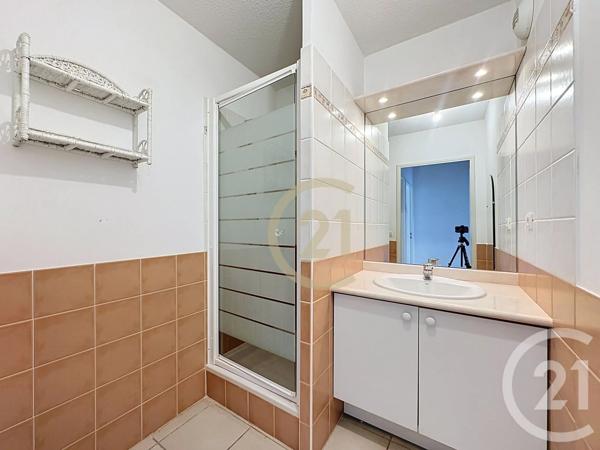 Appartement F3 à vendre  3 pièces - 70 m 2   UZES  - 30