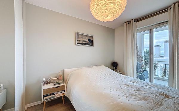 Appartement à vendre    3 pièces • 65 m2 Suresnes