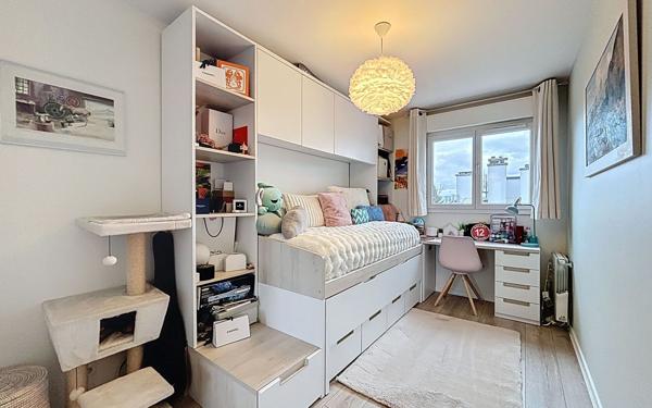 Appartement à vendre    3 pièces • 65 m2 Suresnes