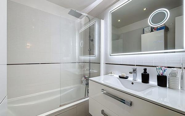 Appartement à vendre    3 pièces • 65 m2 Suresnes