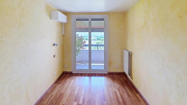 Entre appartement et maison sur 2 niveaux, 92 m2, 2 chambres