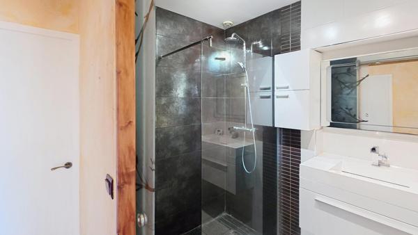 Entre appartement et maison sur 2 niveaux, 92 m2, 2 chambres