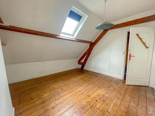 Dpt Pas-De-CALAIS , Boulogne (Dernier Sou) , à vendre maison mitoyenne 110m2 P(5) , 4 chambres, grande cour