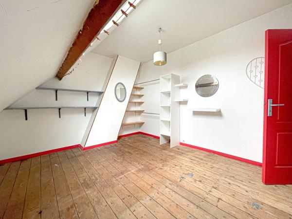 Dpt Pas-De-CALAIS , Boulogne (Dernier Sou) , à vendre maison mitoyenne 110m2 P(5) , 4 chambres, grande cour