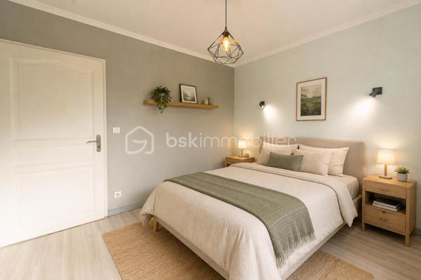 Quartier des fins - Venez découvrir ce lumineux T4 - T5 traversant Nord/Sud/Ouest de 75 m² carrez, situé au 2eme étage/3 au sein d'un bâtiment sécurisé.
Un hall d'entrée dessert une cuisine équipée avec sa loggia, une pièce de vie de plus de 23m² donnant sur un balcon orienté Sud Est offrant une vue dégagée sur les montagnes, trois généreuses chambres avec des grands placards aménagés et dont une avec un dressing en plus,  une salle d'eau, un WC. 
Rénovation énergétique effectuée (fenêtres, chaudière changées, isolation toit, combles et murs effectuée).
On apprécie la luminosité dans toutes les pièces, la vue dégagées sans vis-à-vis, la loggia faisant office de cellier - buanderie, le volume des chambres, les nombreux rangements, la motorisation des volets roulants centralisés, la possibilité de faire une 4eme chambre.
Bâtiment occupé uniquement par des propriétaires résidents. 2 appartements / palier.
Charges de copropriété : 191 €/mois comprenant le chauffage (collectif gaz)
En prolongement du grand local commun à vélos, une cave privative de plus de 8m² avec soupirail, établi et électricité pour VAE complète ce bien.
Possible d'acquérir un garage dans la copropriété.
Proche commerces, écoles, bus et facile pour sortir d'Annecy direction la Suisse.