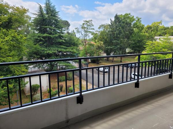 Appartement T2 bis de 58 m² PESSAC CAMPONAC avec terrasse de 33 m2 et parking - PESSAC CAMPONAC
