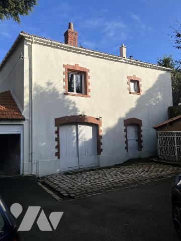 BOUGUENAIS les Couêts. Belle Demeure de 1903 avec annexes sur un Parc clos de 3 632 m².