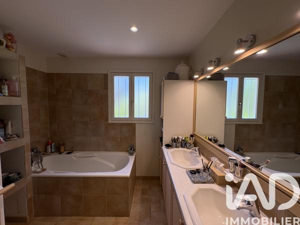 Maison à vendre 8 pièces 199 m² Saint-Fargeau-Ponthierry