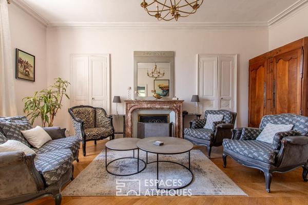 Elégante maison bourgeoise dans son écrin de verdure avec piscine