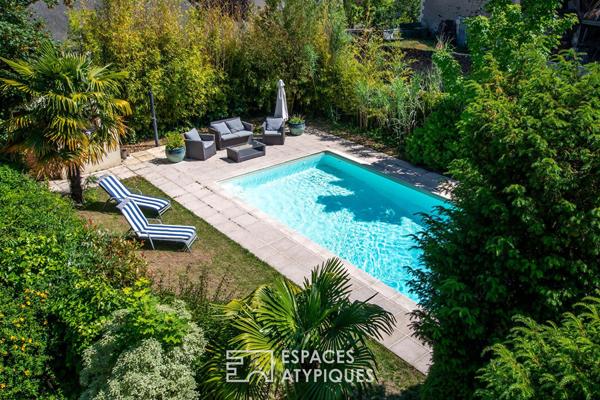 Elégante maison bourgeoise dans son écrin de verdure avec piscine