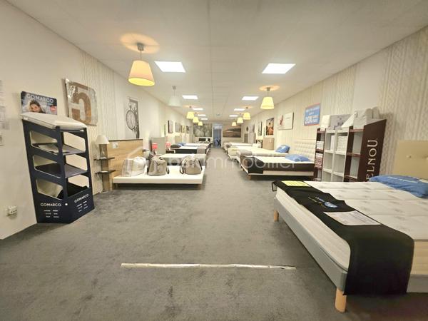 Local commercial de 1 930 m²