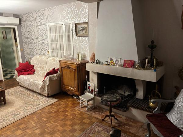 PAVILLON  DE PLAIN PIED ELEVE SUR SOUS-SOL QUARTIER PIERRE ET MARIE CURIE CHATEAUROUX