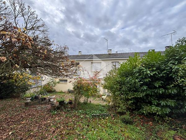 PAVILLON  DE PLAIN PIED ELEVE SUR SOUS-SOL QUARTIER PIERRE ET MARIE CURIE CHATEAUROUX