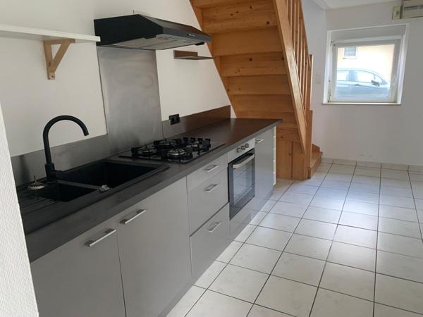 A VENDRE LE RELECQ KERHUON MAISON 66 M2 - JARDIN 460 M2 -