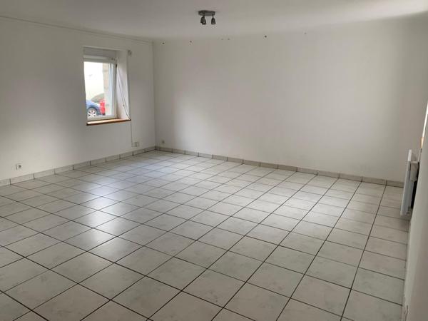 A VENDRE LE RELECQ KERHUON MAISON 66 M2 - JARDIN 460 M2 -