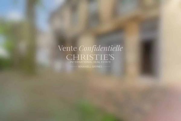 IMMEUBLE EN PIERRE DE TAILLE AVEC COMMERCE ET APPARTEMENT – BORDEAUX CENTRE